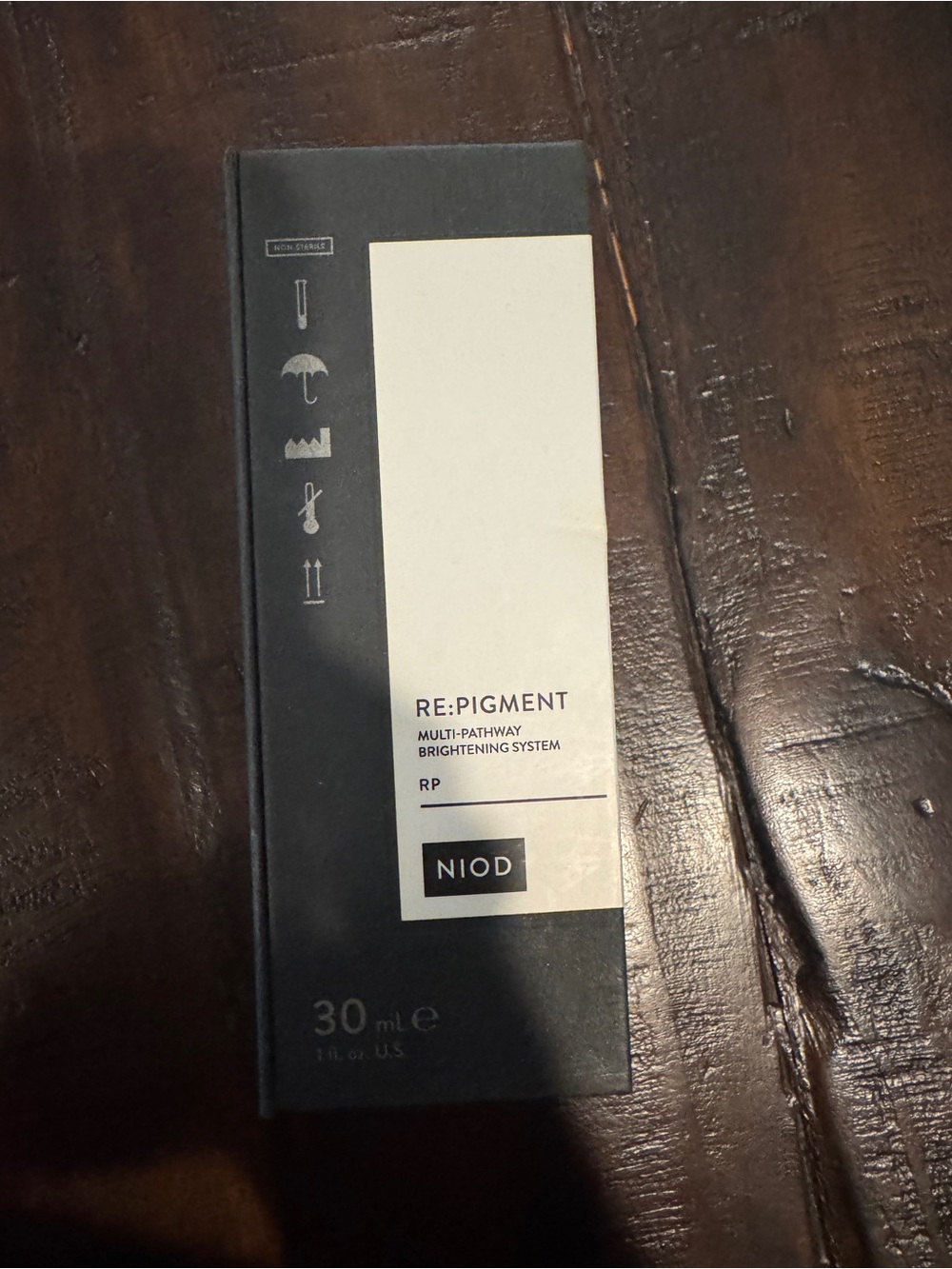 RE:PIGMENT Brightening Serum - NIOD 30 ML - Picture 2 of 4